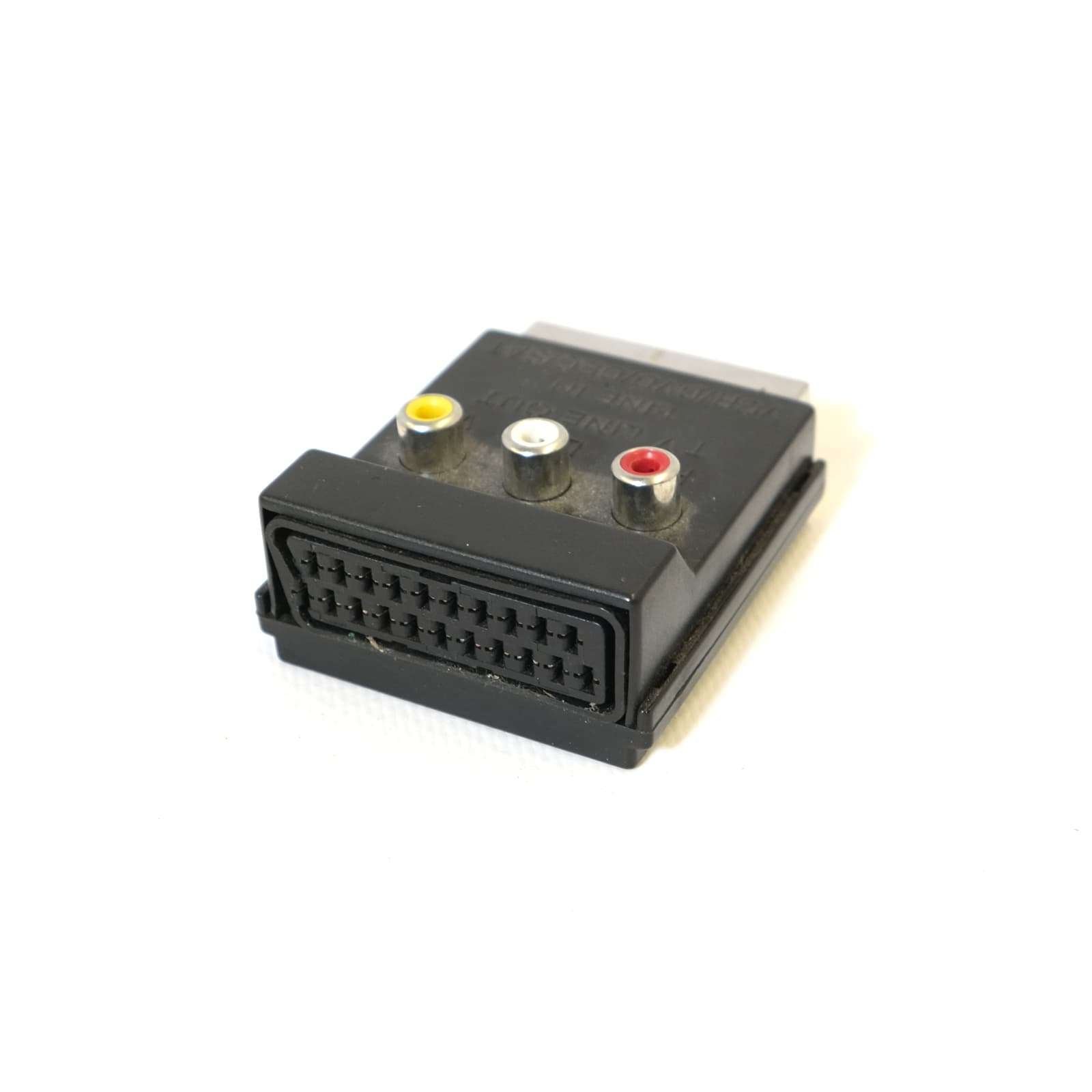 Adapterstecker (Scart auf 3x Cinch und Scart)