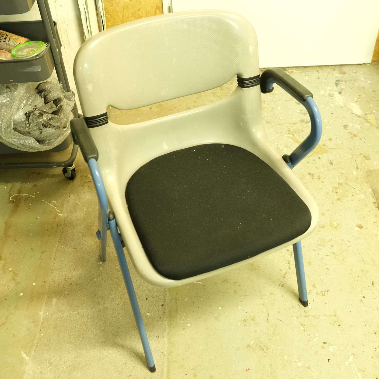 Stapelstuhl gepolstert